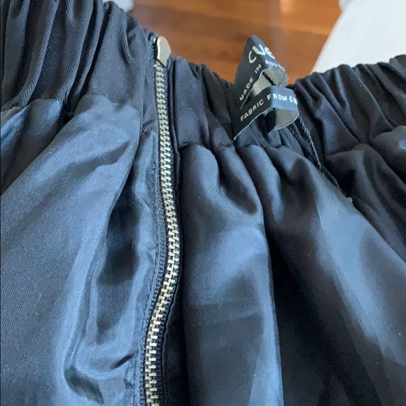 Short black full skirt - Picture 5 of 5